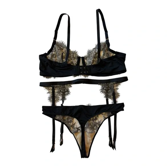 *SKARLETT BLUE* Entice Lace 3 Piece Lingerie Set, Black/Nylon Medium - Picture 4 of 7